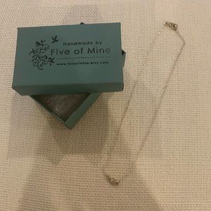 NWOT Silver diamond choker